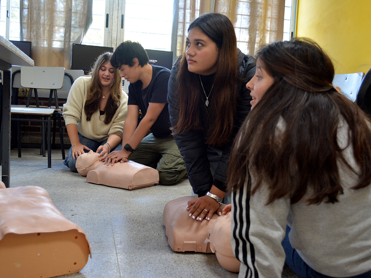 Taller de Primeros Auxilios en el Liceo Nº 6 de Nuevo Paysandú