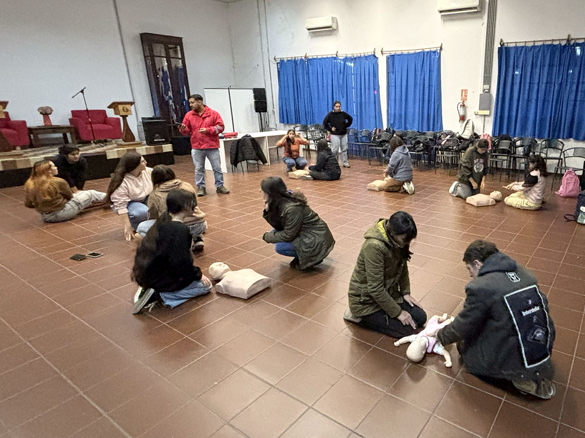 Taller de RCP para estudiantes de UTU
