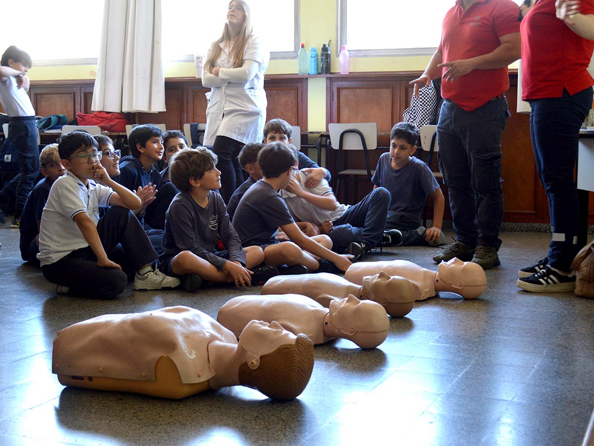 Taller de RCP en el Colegio El Huerto de Paysandú