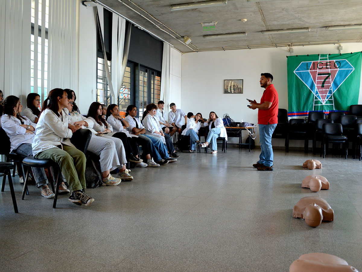 Taller de RCP en el Liceo N°7
